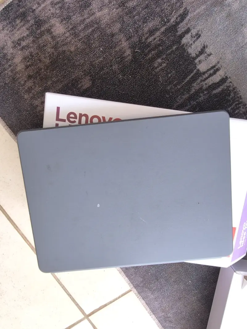 Tablet Lenovo con teclado desmontable y lápiz - 3