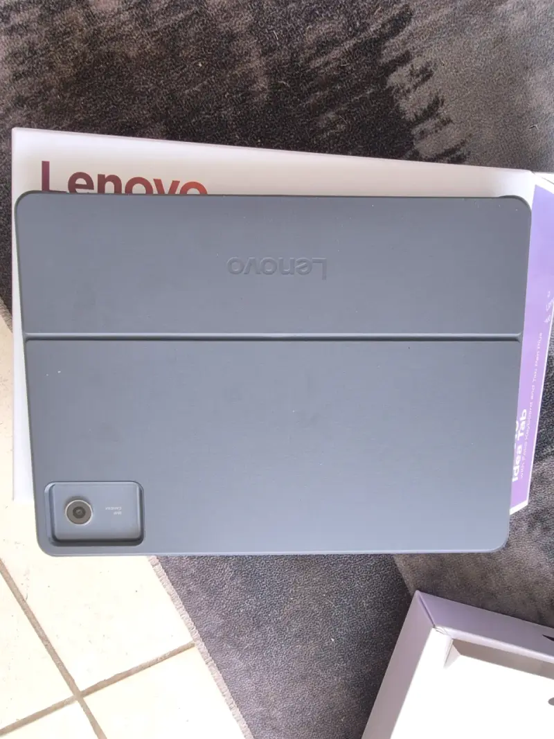 Tablet Lenovo con teclado desmontable y lápiz - 4