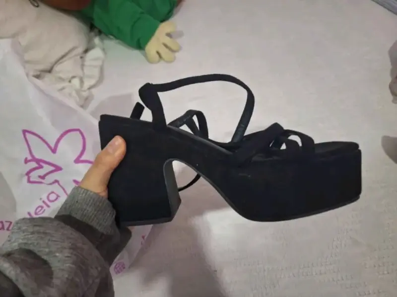 Sandalias de plataforma negras con tacón alto - 2