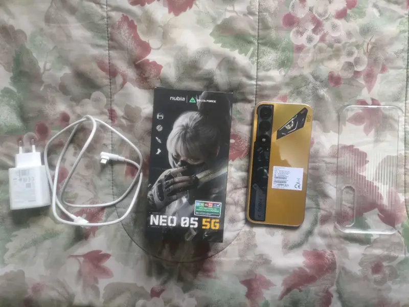 Smartphone Nubia Neo 5G amarillo con cargador - 2