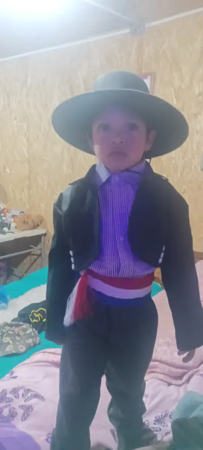 Traje de huaso para niño con sombrero - miniatura 1