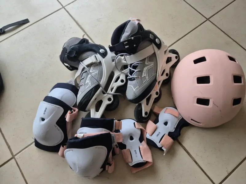Set de Patines en Línea con Casco y Protecciones Oxelo
