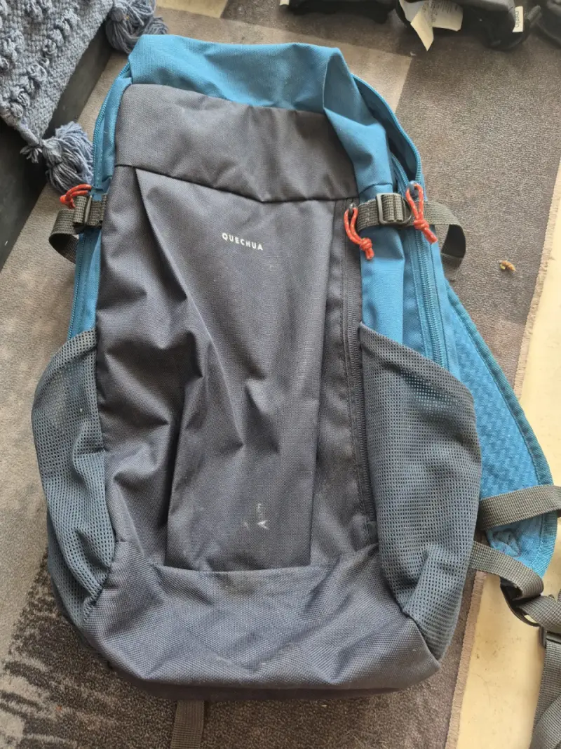 Mochila de senderismo Quechua azul y gris