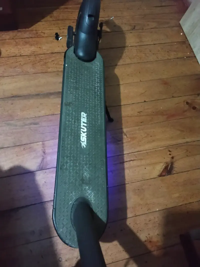 Scooter eléctrico Skuter con pantalla LED - 4