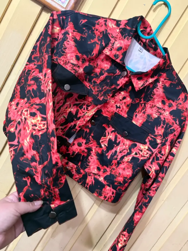 Chaqueta estampado fuego SHEIN — Talla S-M