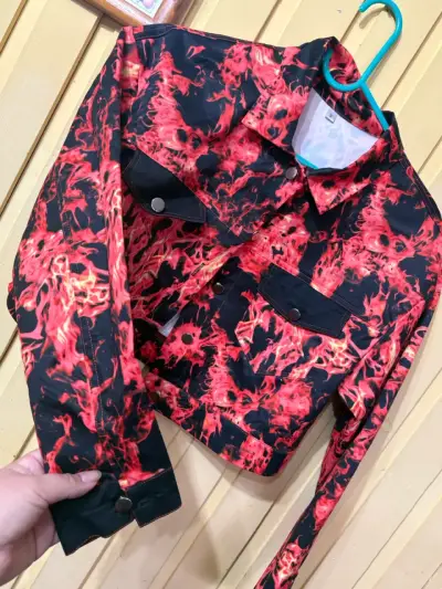 Chaqueta estampado fuego SHEIN — Talla S-M - miniatura 1