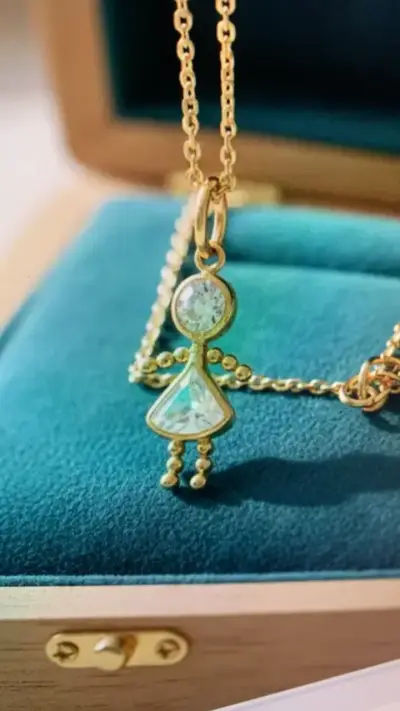 Dije colgante de niña fantasía dorado con zyrcon - miniatura 6