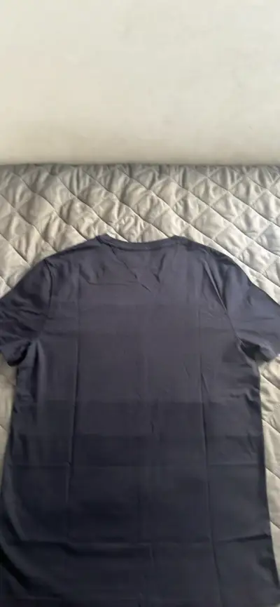 Polera Tommy Hilfiger azul marino para hombre - miniatura 3