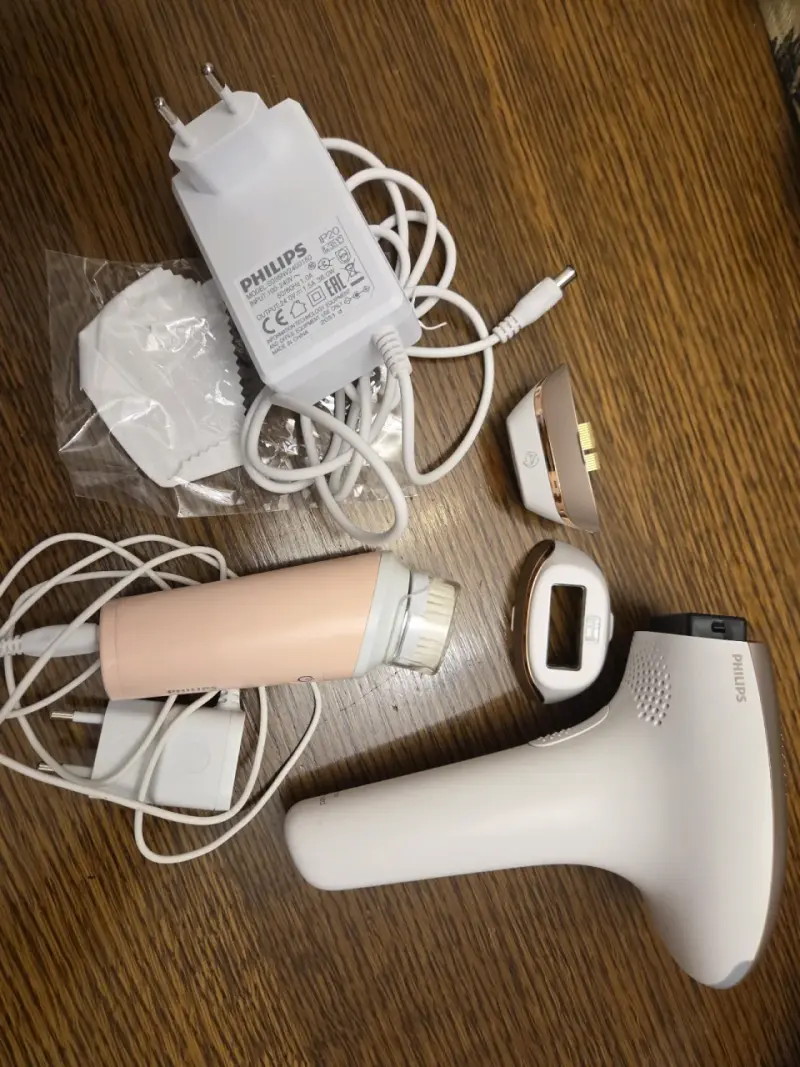 Depiladora IPL Philips con accesorios
