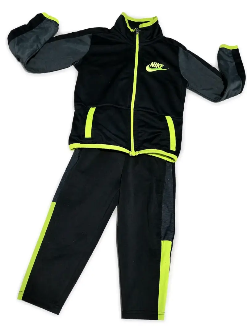 Conjunto deportivo Nike para niños