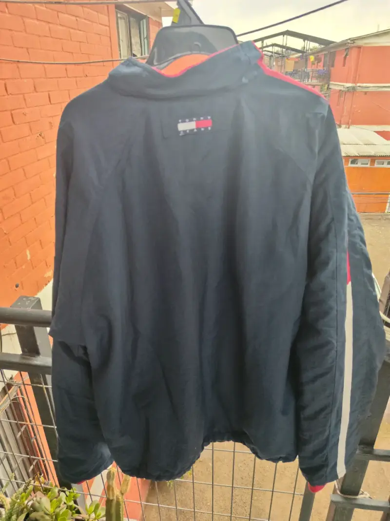 Chaqueta Tommy Hilfiger azul con forro rojo - 2