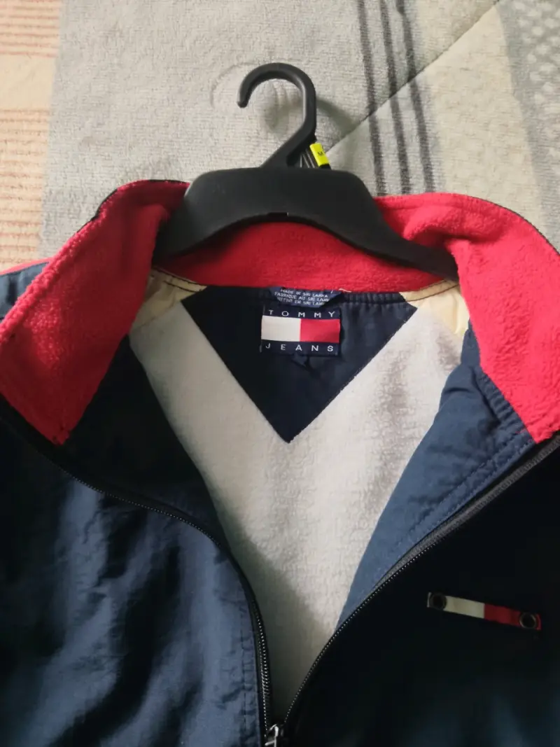 Chaqueta Tommy Hilfiger azul con forro rojo - 3