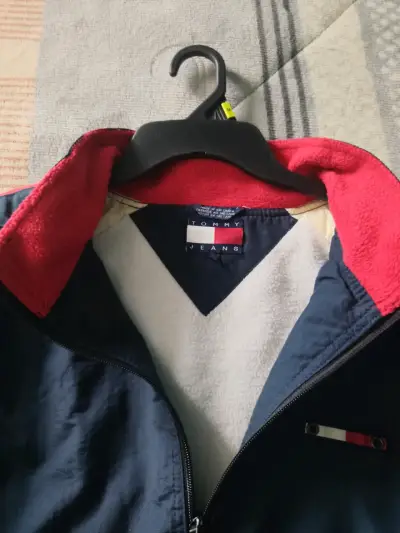 Chaqueta Tommy Hilfiger azul con forro rojo - miniatura 3