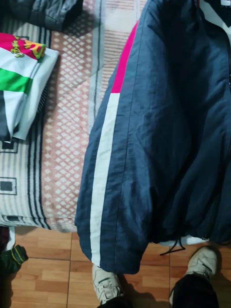 Chaqueta Tommy Hilfiger azul con forro rojo - 4