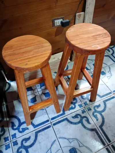 Taburetes de madera reciclada estilo rústico - miniatura 4