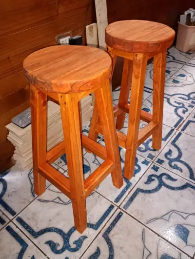 Taburetes de madera reciclada estilo rústico - miniatura 5