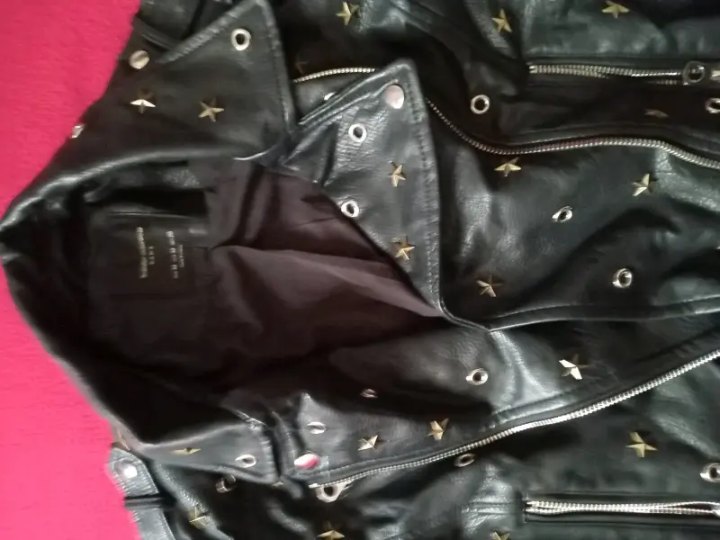 Chaqueta de cuero negra con tachuelas - 2