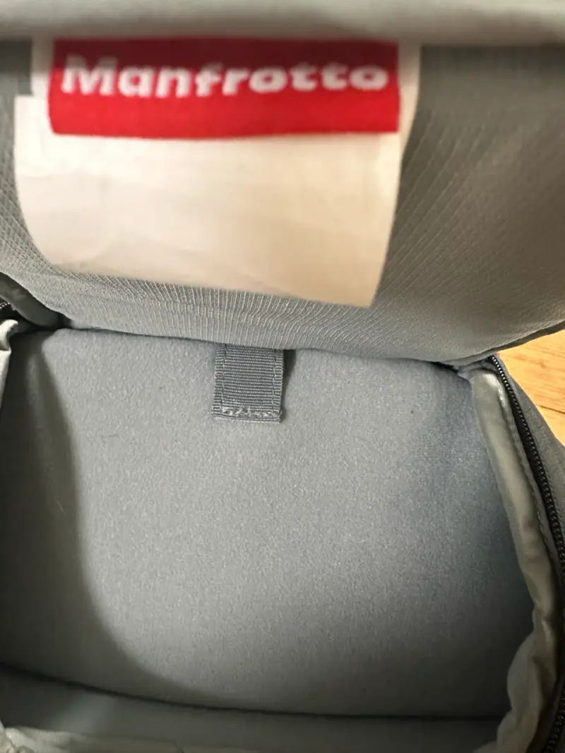 Mochila para cámara Manfrotto negra con compartimentos - 4