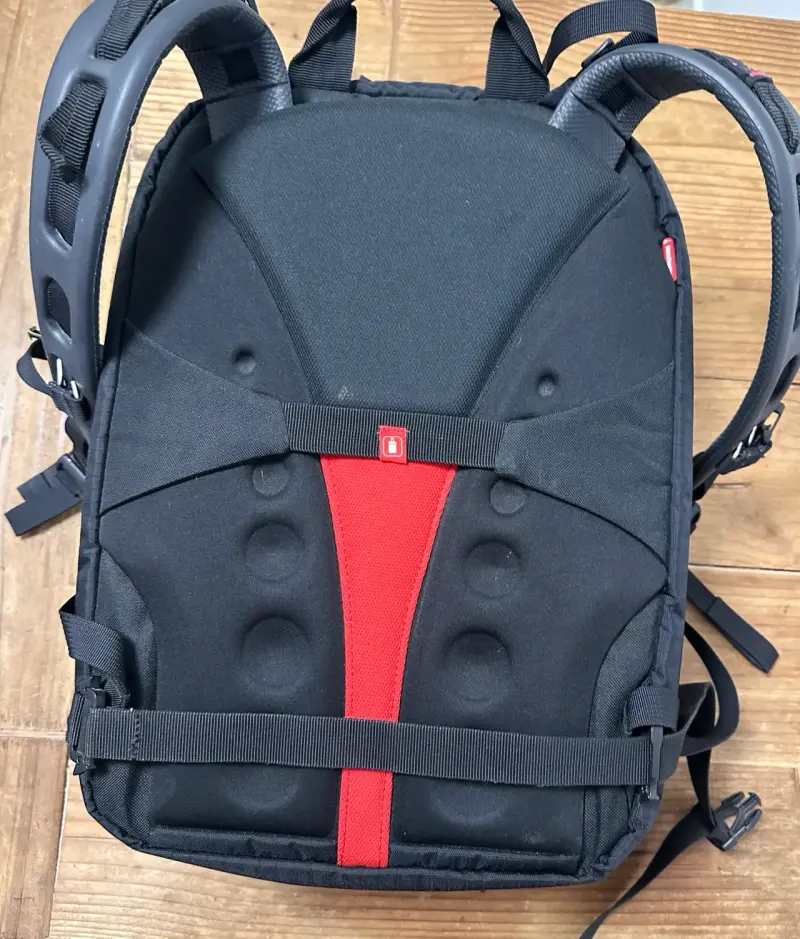 Mochila para cámara Manfrotto negra con compartimentos - 6
