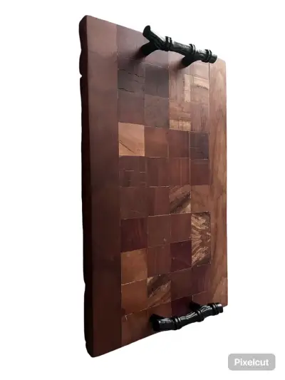 Tabla de madera para servir con asas decorativas - miniatura 3