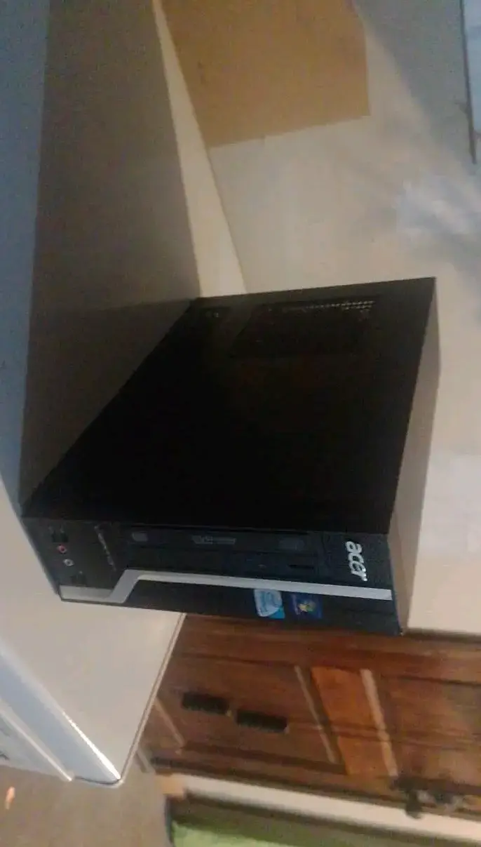 Computador de escritorio Acer compacto
