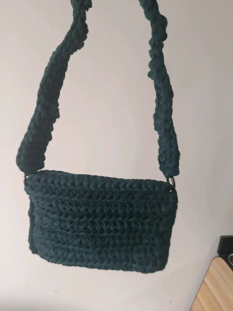 Cartera de mano tejida a crochet verde - 2