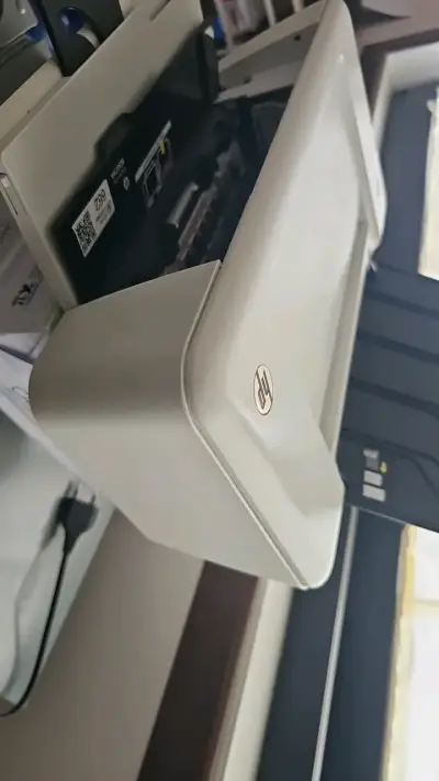 Impresora multifuncional HP DeskJet 1015 blanca - miniatura 4