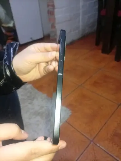 Samsung Galaxy A17 5G en buen estado - miniatura 3