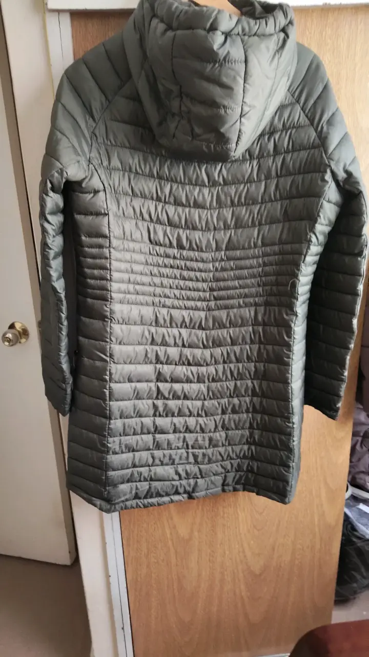 Chaqueta acolchada verde con capucha para mujer - 2