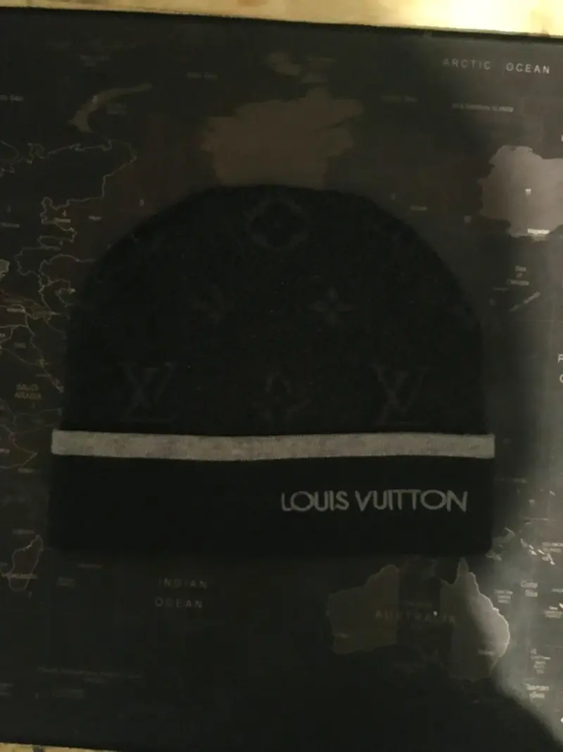 Gorro de lana negro Louis Vuitton con logo - 1