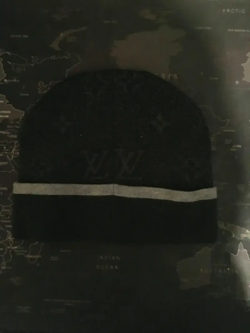 Gorro de lana negro Louis Vuitton con logo - 2