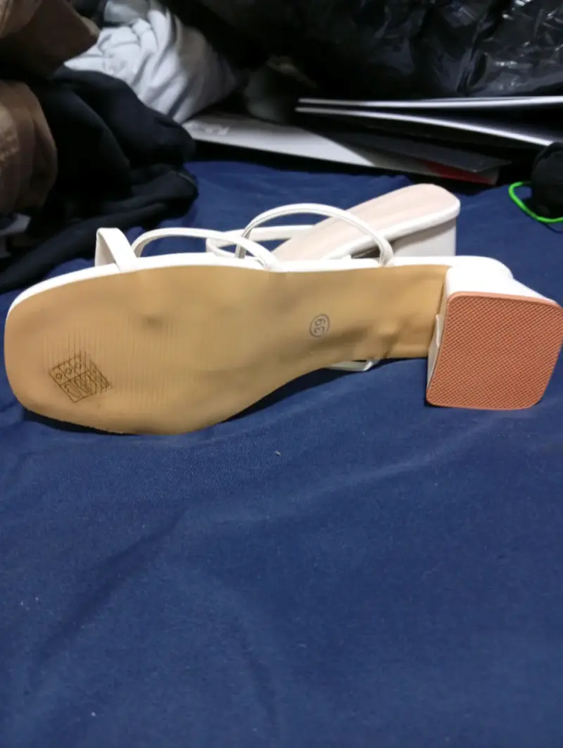Sandalias blancas de tacón cuadrado para mujer - 2