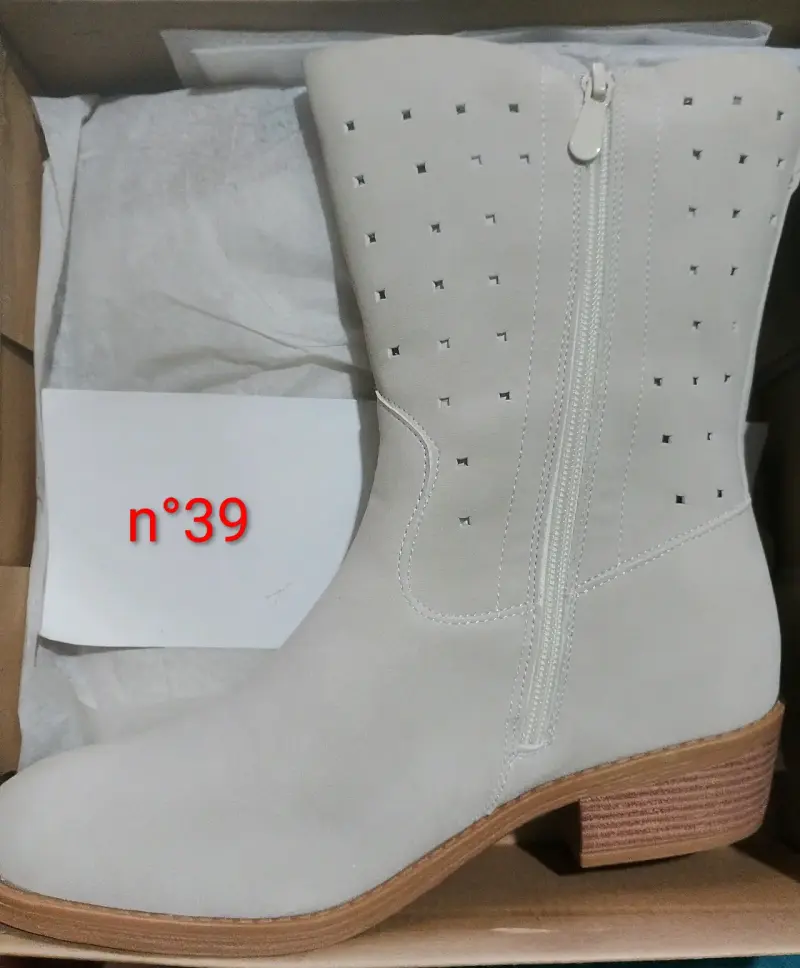 Botines beige de mujer talla 39 con diseño perforado