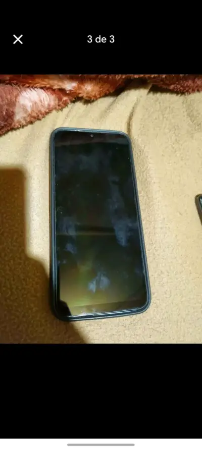 Smartphone Samsung con triple cámara trasera - miniatura 3