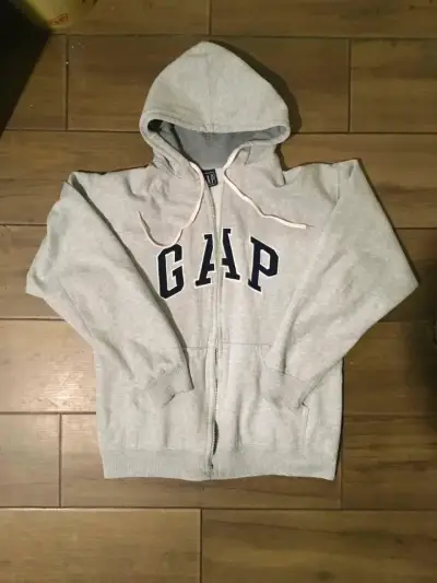 Polerón con capucha gris GAP para hombre - miniatura 1