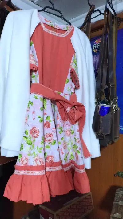 Vestido floral con lazo y tapado blanco - miniatura 1