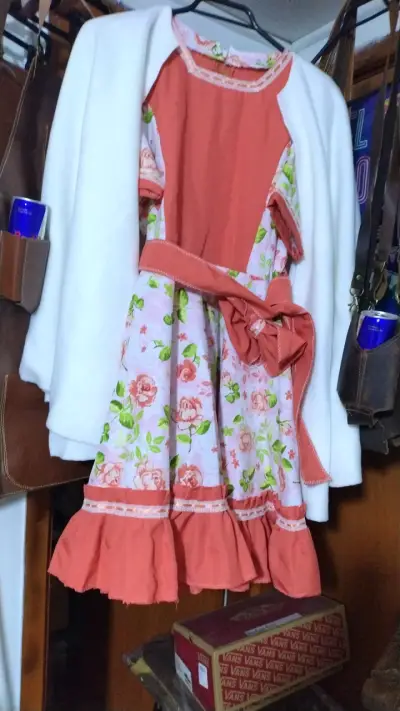 Vestido floral con lazo y tapado blanco - miniatura 3