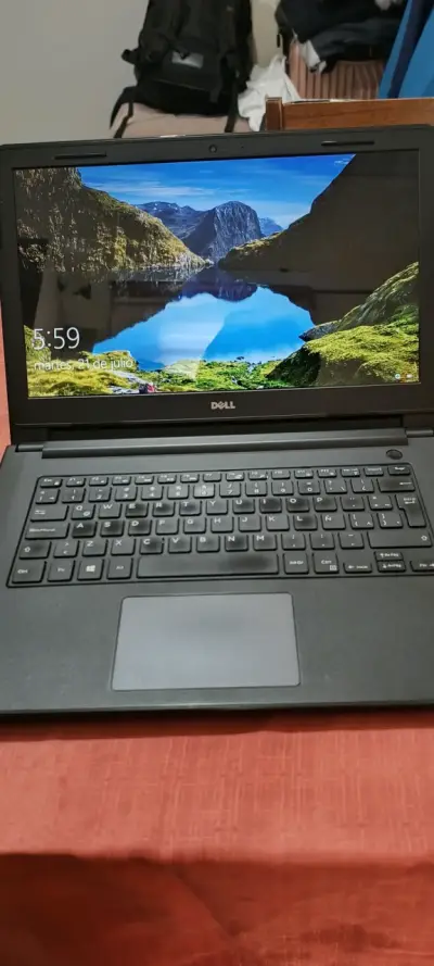 Notebook Dell de 15 pulgadas en buen estado - miniatura 2