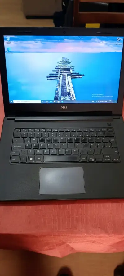Notebook Dell de 15 pulgadas en buen estado - miniatura 4