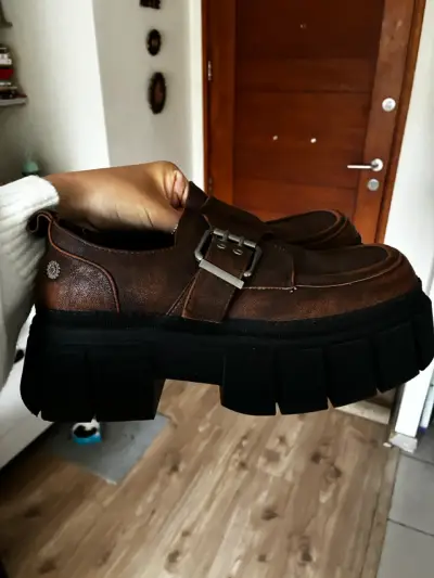 Zapatos  marrón con suela gruesa(plataforma) - miniatura 1
