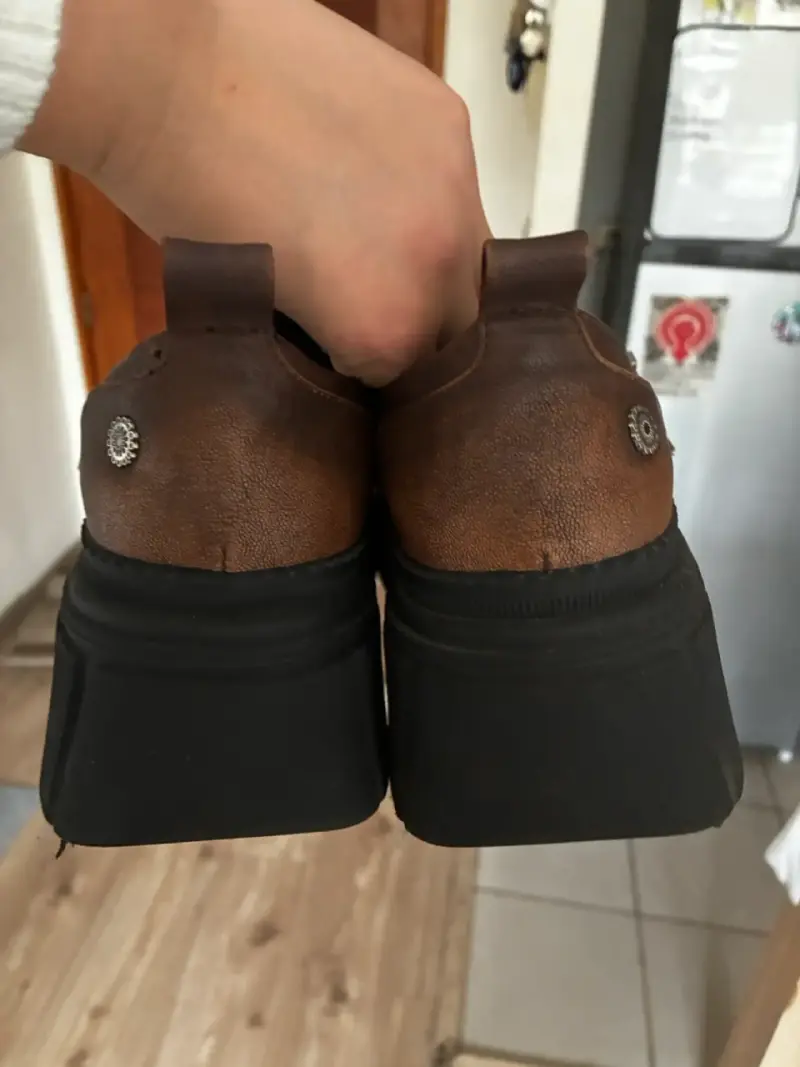 Zapatos marrón con suela gruesa(plataforma) - 4