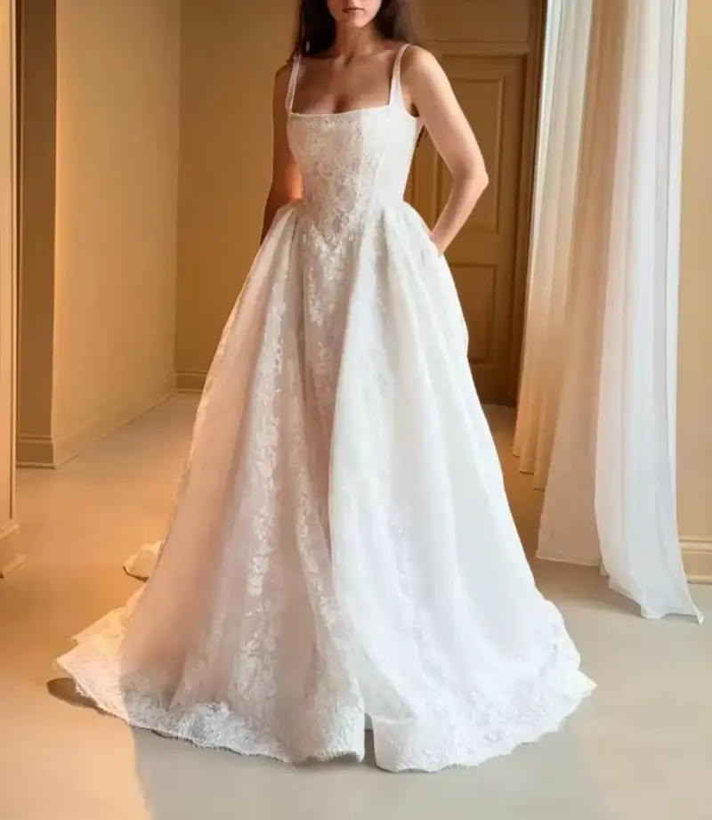 Vestido de Novia de Encaje Blanco con Cola - 3