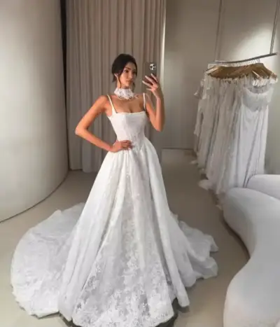 Vestido de Novia de Encaje Blanco con Cola - miniatura 4
