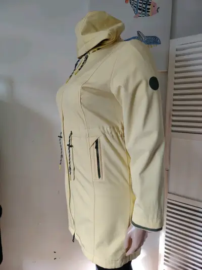 Parka amarilla con capucha para mujer - miniatura 3