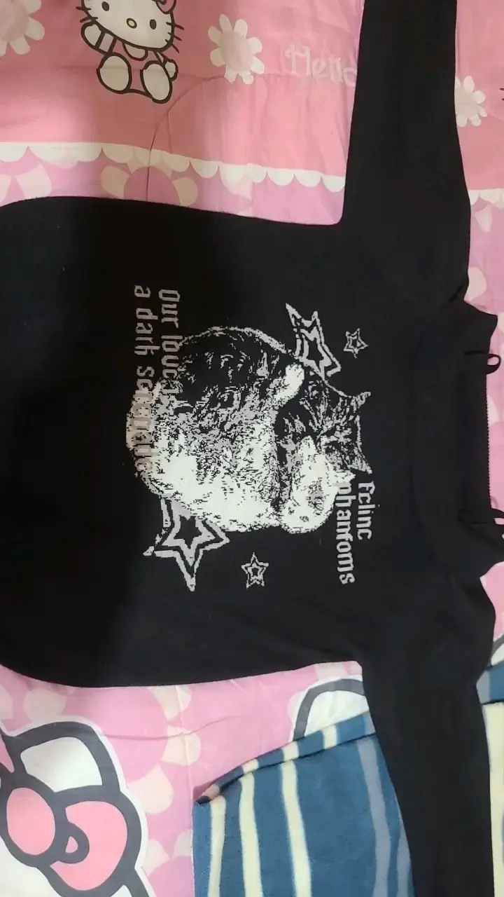 Sweater negro con diseño de gato - 1