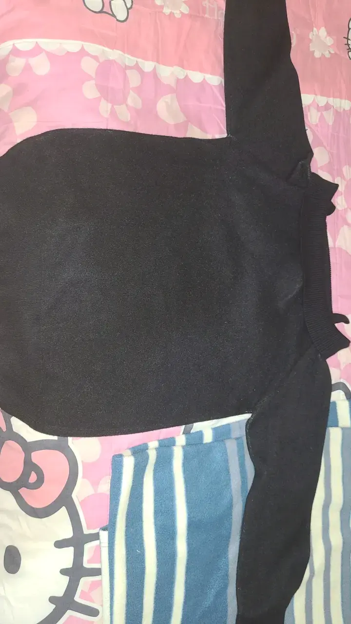 Sweater negro con diseño de gato - 3