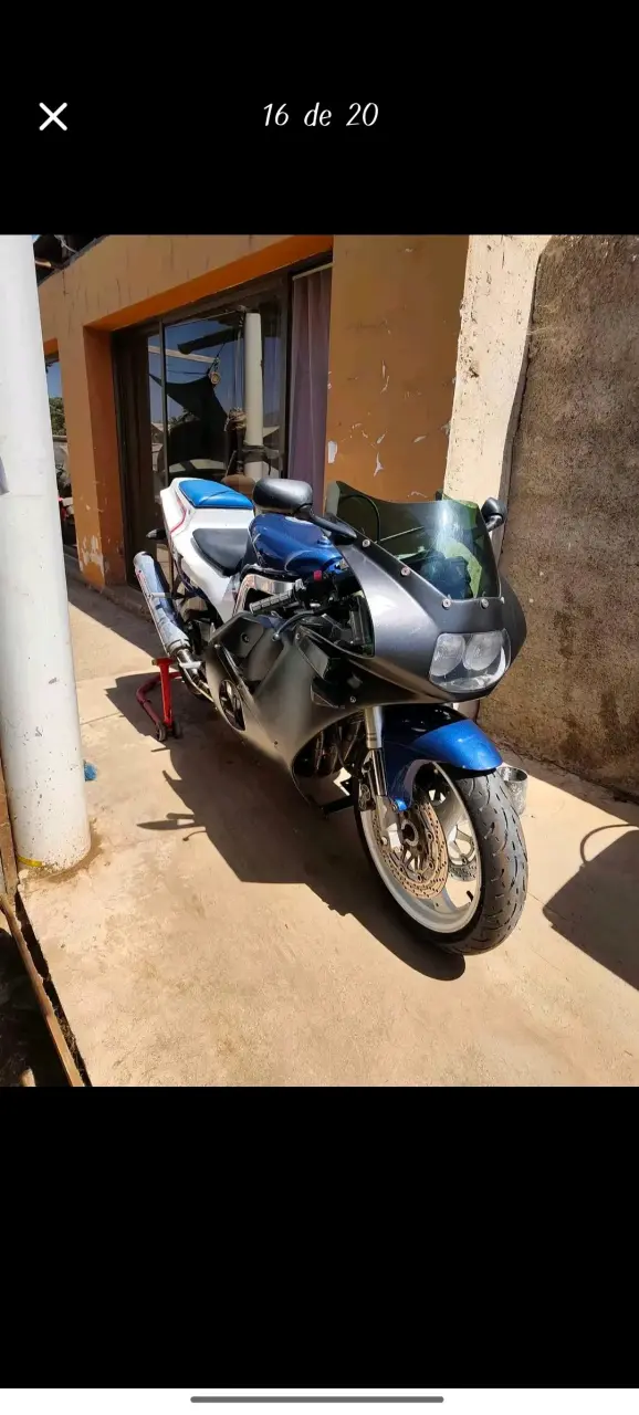 Moto Suzuki GSX-R - 1