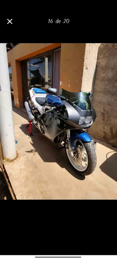Moto Suzuki GSX-R - miniatura 1