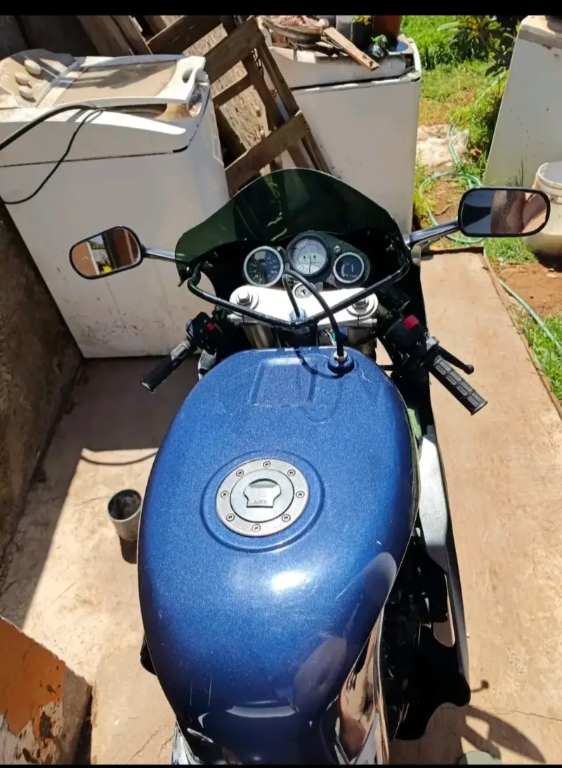 Moto Suzuki GSX-R - 6