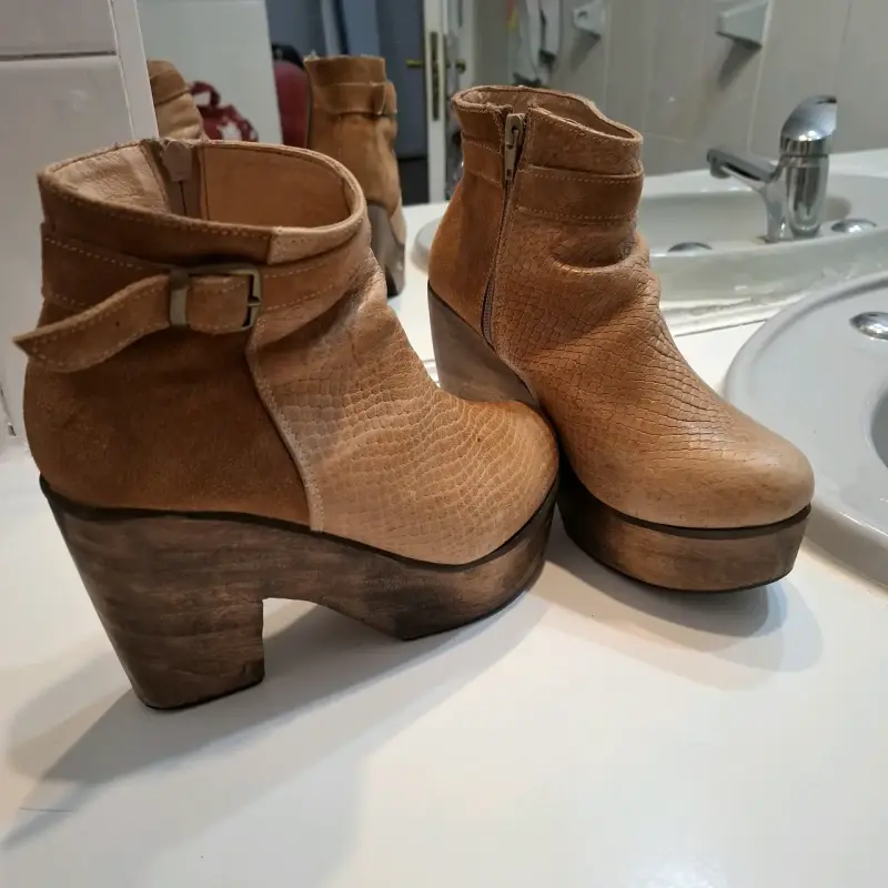 Botines de cuero con plataforma marrón